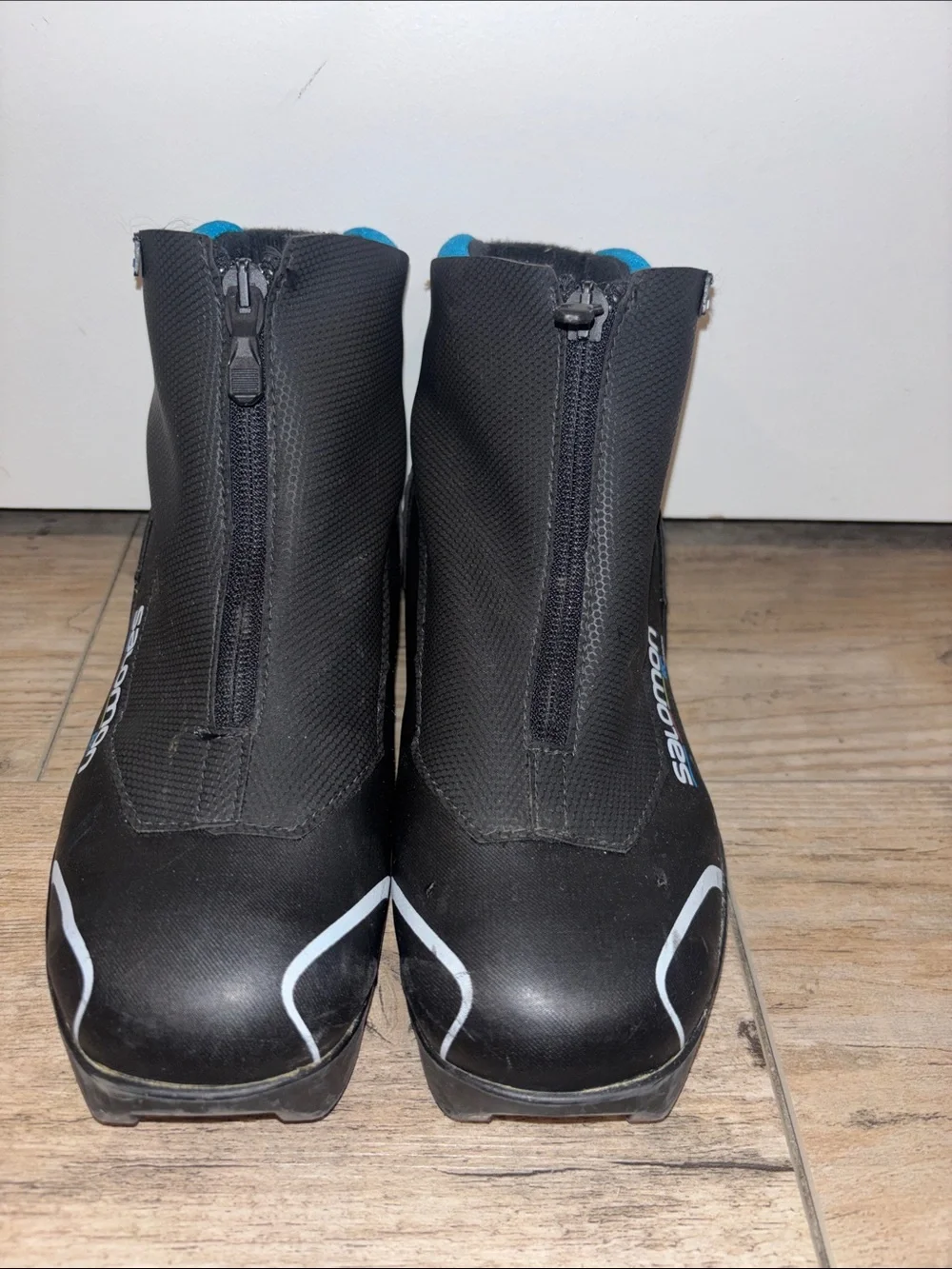 Salomon Nordic Ski Boots in Black with Blue Lining Size 2.5